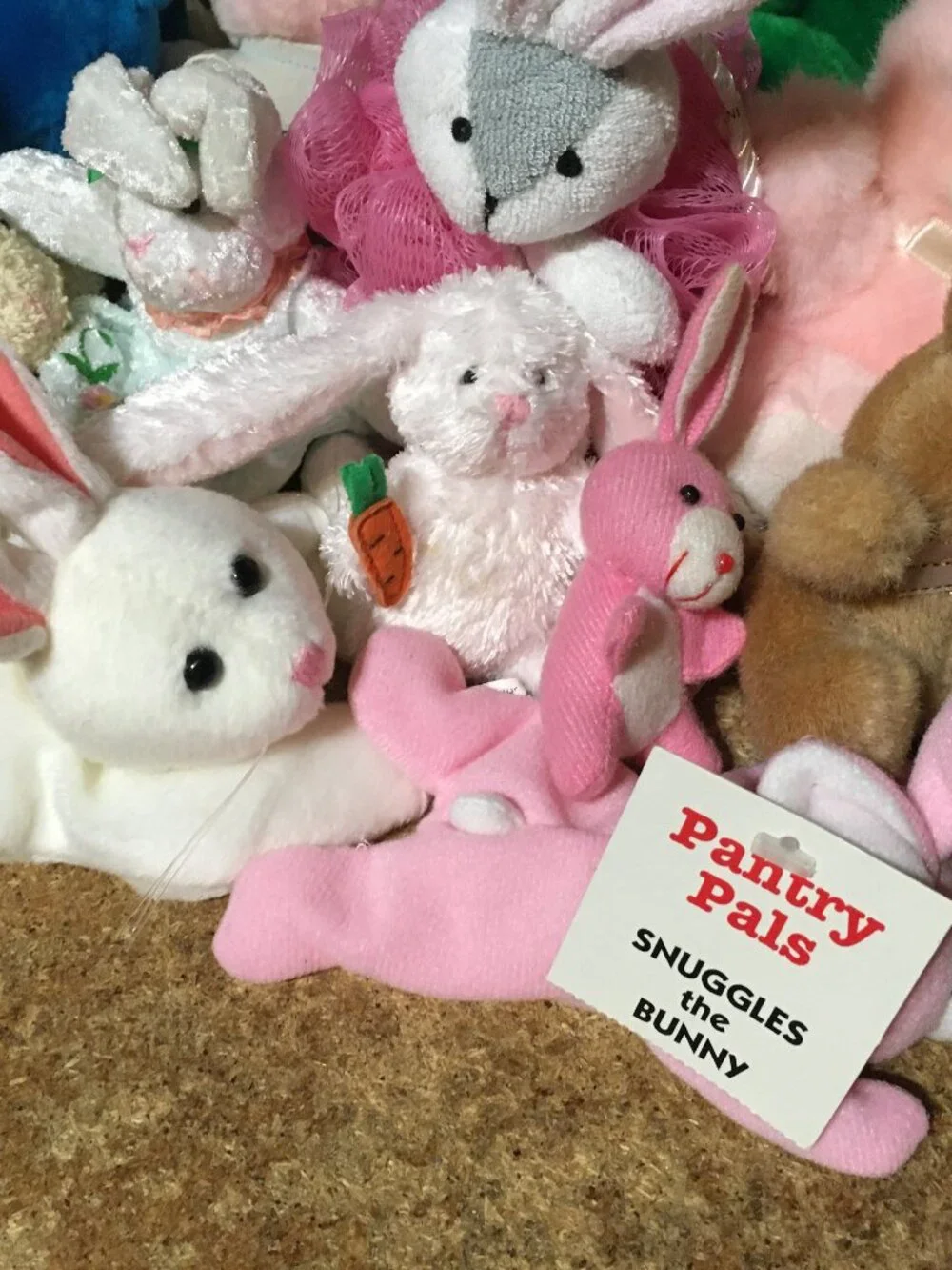 LOT OF 36 BUNNY RABBIT PLUSH BEANIE EASTER RUSS BERRIE APPLAUSE ENERGIZER BUNNY
